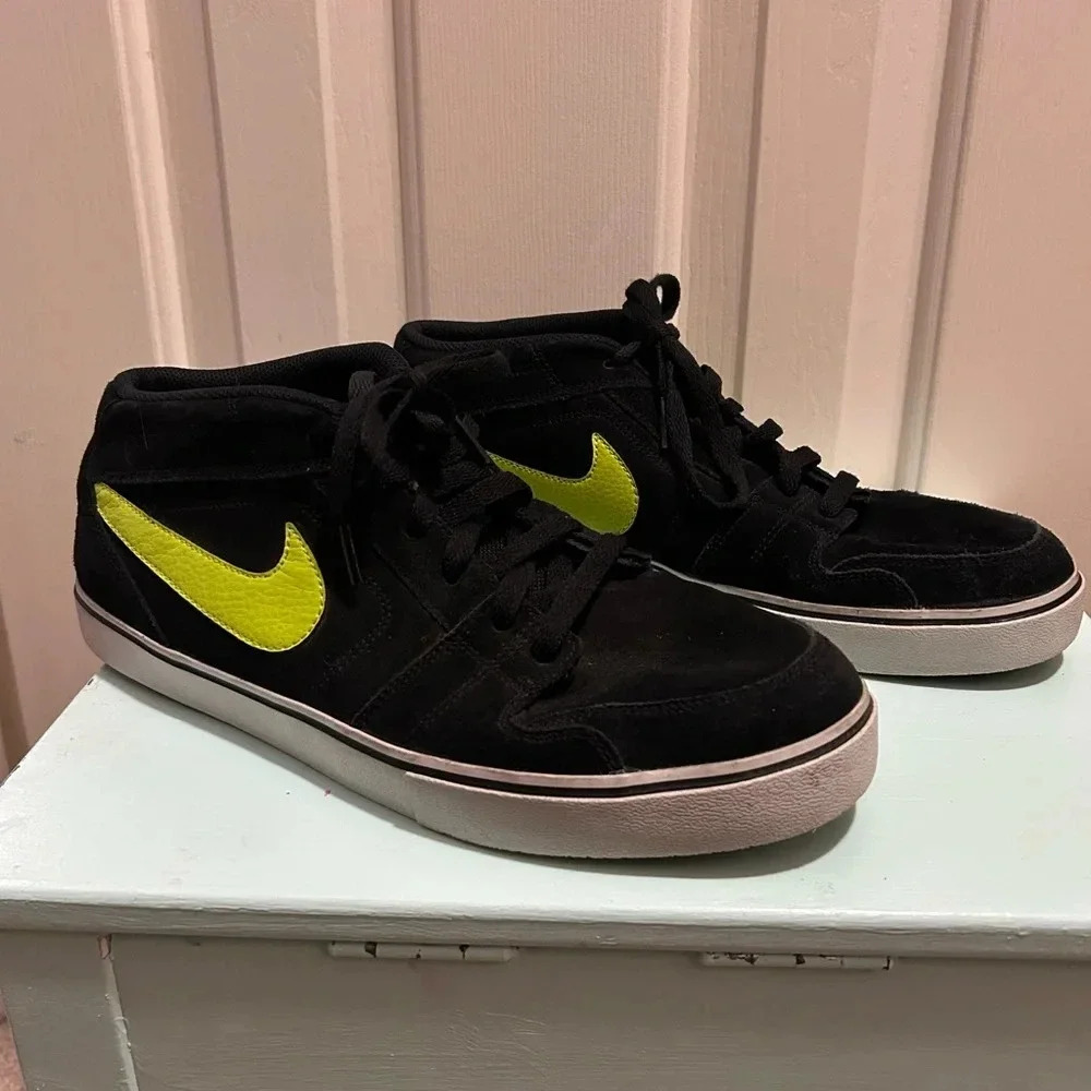 Nike Ruckus Men’s 13 Mid Athletic Skateboarding Shoes - Picture 2 of 9